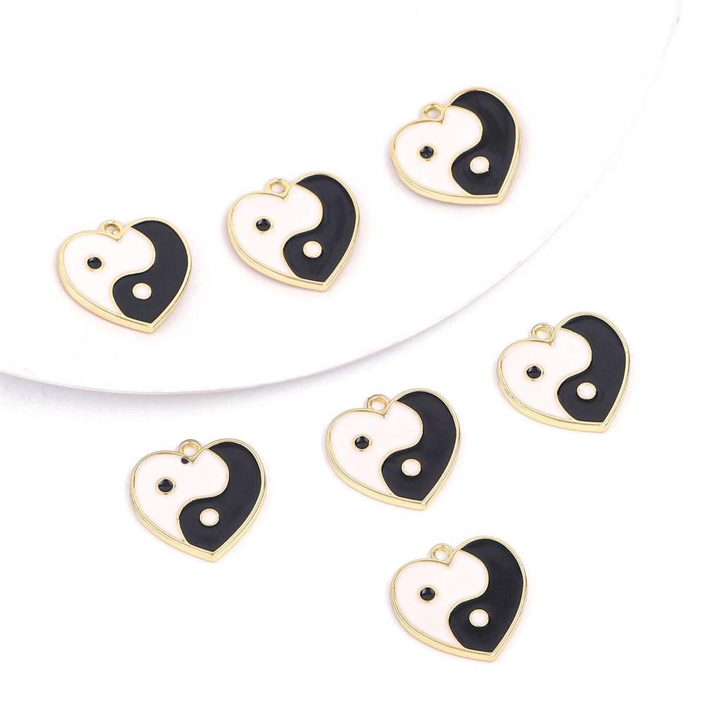 4 stk Alloy Drop Oil Emalje Charms Tai Chi Hjerte Anheng Perler For Smykker Making DIY Halskjede Armbånd Øredobber Håndverk Funn