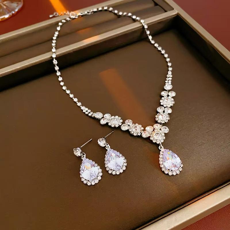 

2 Pcs Luxury Rhinestone Pendant Necklace for Women French Retro Exquisite Collarbone Chain Geometric High Quality Jewelry Set M1