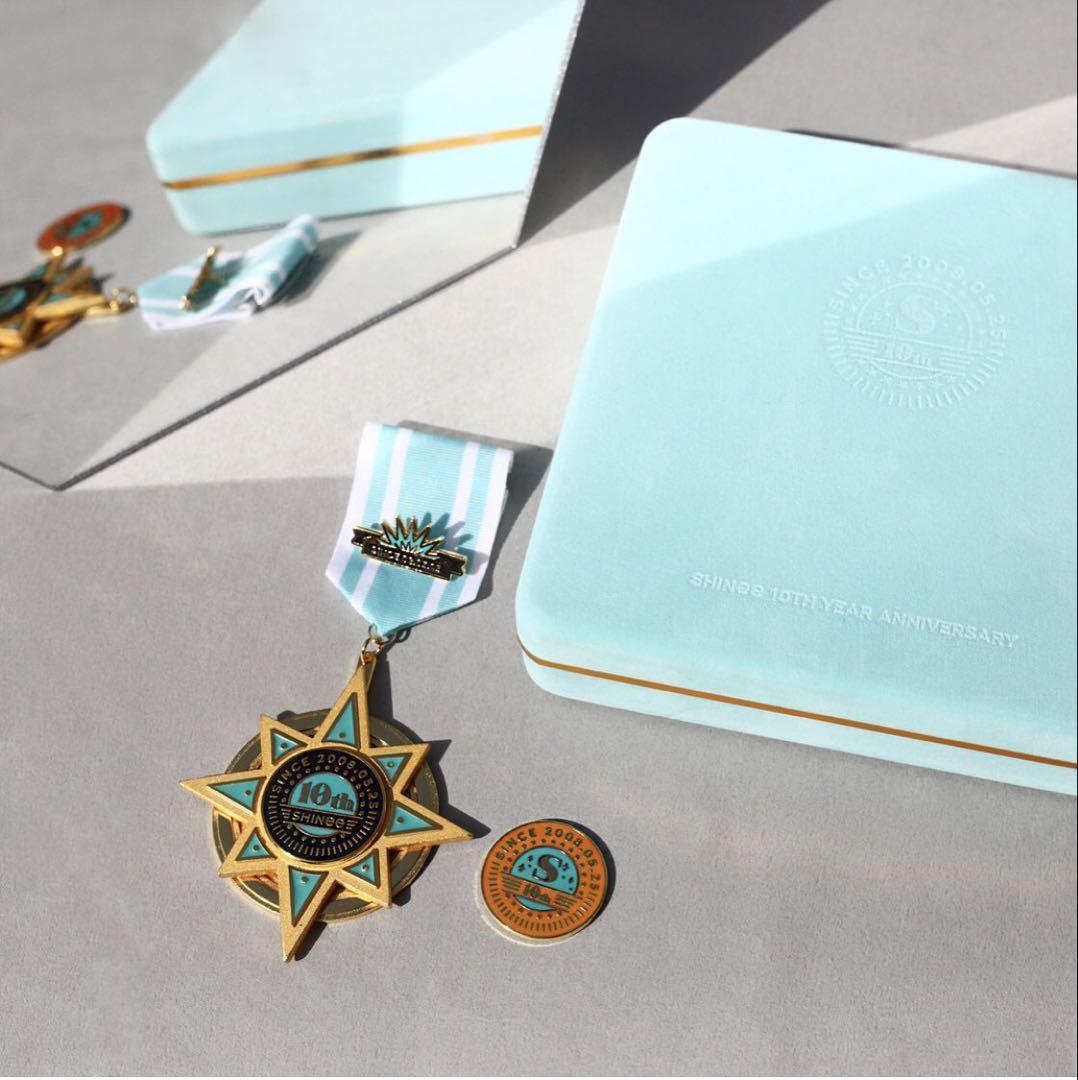 

[USED] SHINee 10th Anniversary Goods
