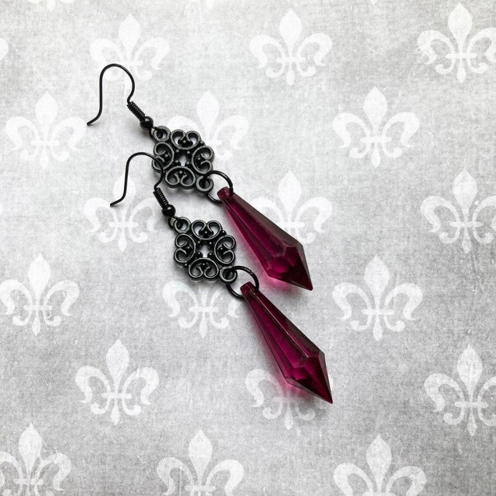 Retro Victoria Black Hollowed-out Flower Plate Rose-red Teardrop-shaped Dangle Earrings for Women Charm Gothic Jewelry Accessory