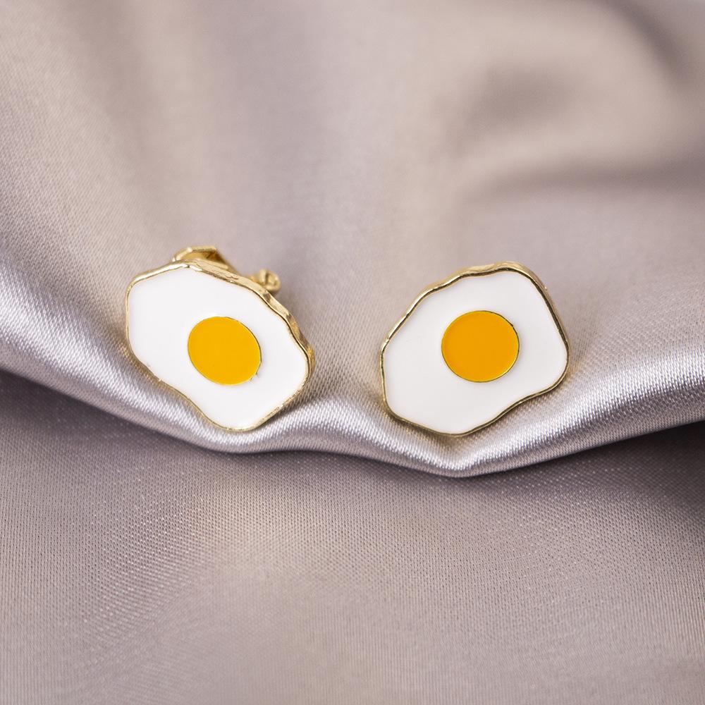 Elegant Clip-On Triangle Earrings for Non-Pierced Ears - Versatile, Light Luxury for Everyday Wear.