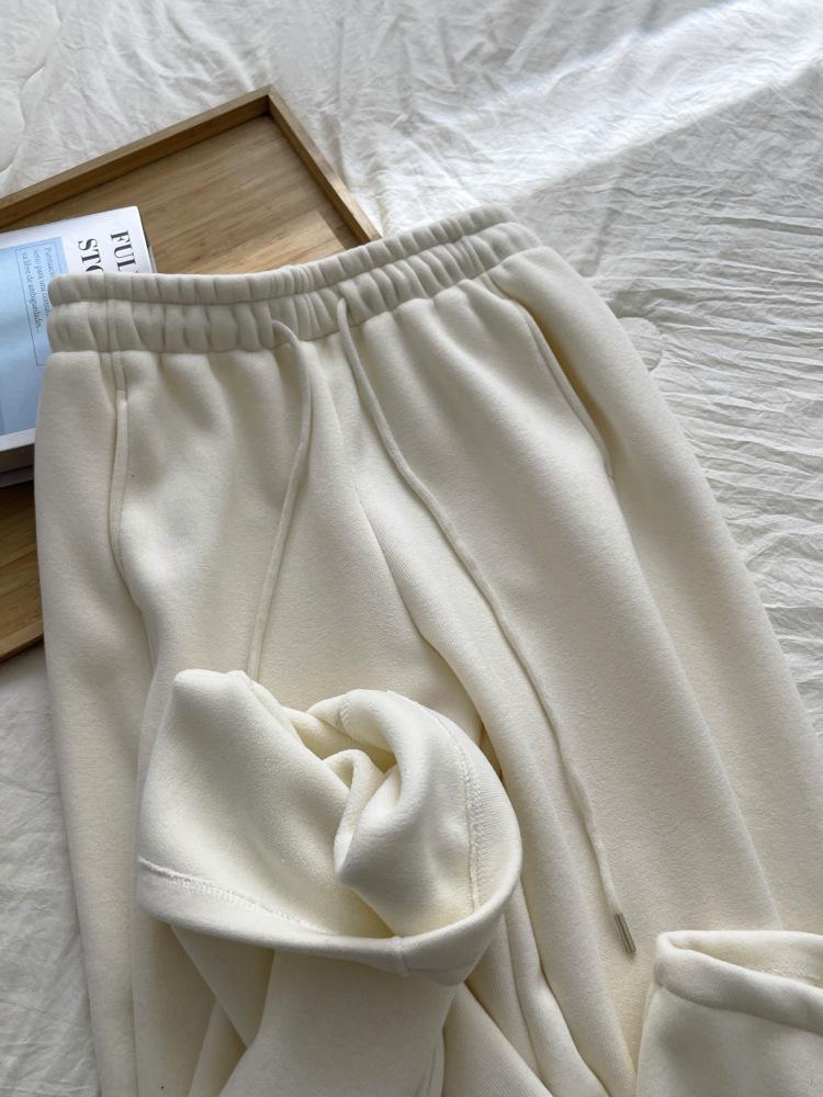 

Douyin Bestseller: Winter Velvet Wide-Leg Pants - Cozy, Relaxed Grandma Style Sweatpants 6638 L