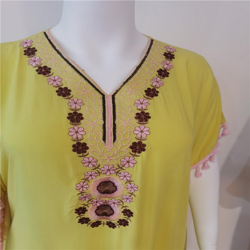 Übergröße Locker Schwingendes Islamisches Kleid mit Nahöstlichem Druck