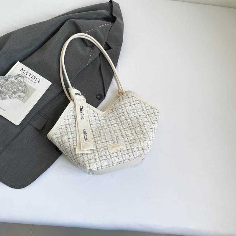 Large Capacity Plaid Bag Women's 2025 New Fashion Retro Shoulder Commuter Bag Women's Texture Versatile Tote Bag Women