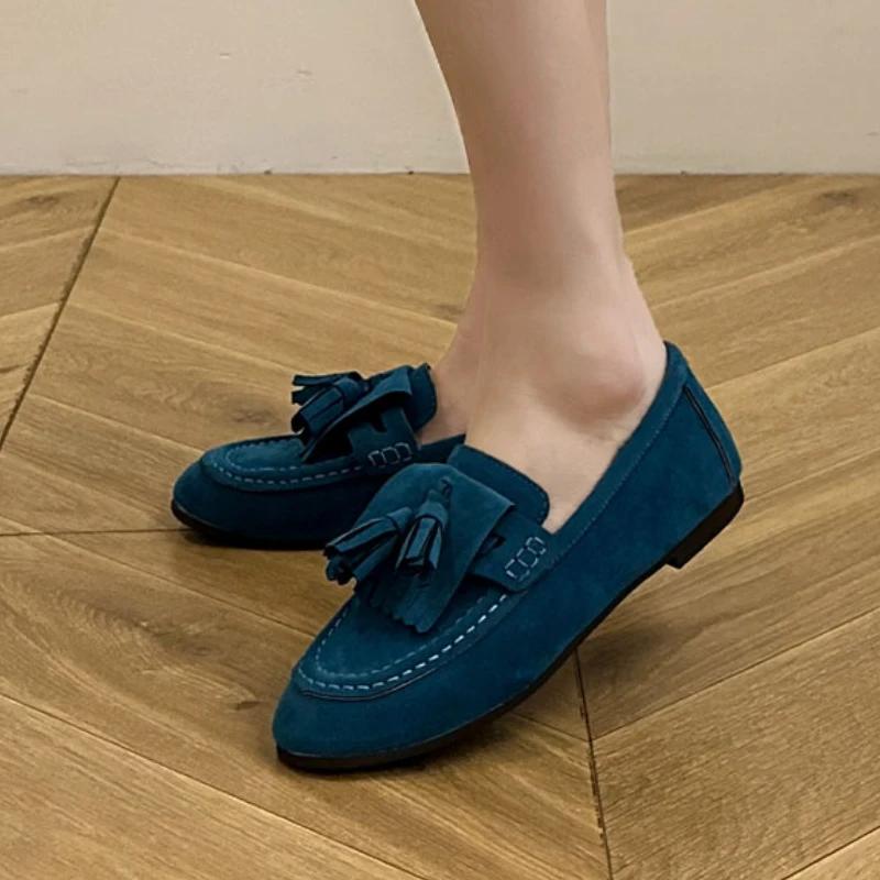 Модные классические и универсальные женские туфли на плоской подошве 2024 года — фото 4