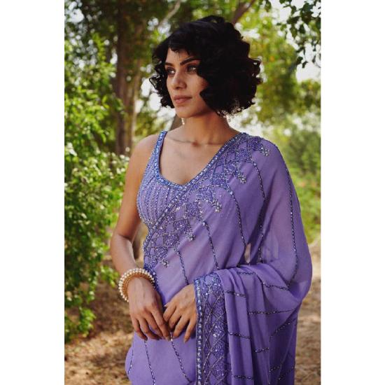 

Новое и привлекательное сари для модных женщин, чтобы выглядеть красиво в любой роли