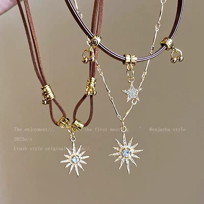 Necklace - Elegant and Luxurious Retro Lockbone Chain with Sweet and Cool Style