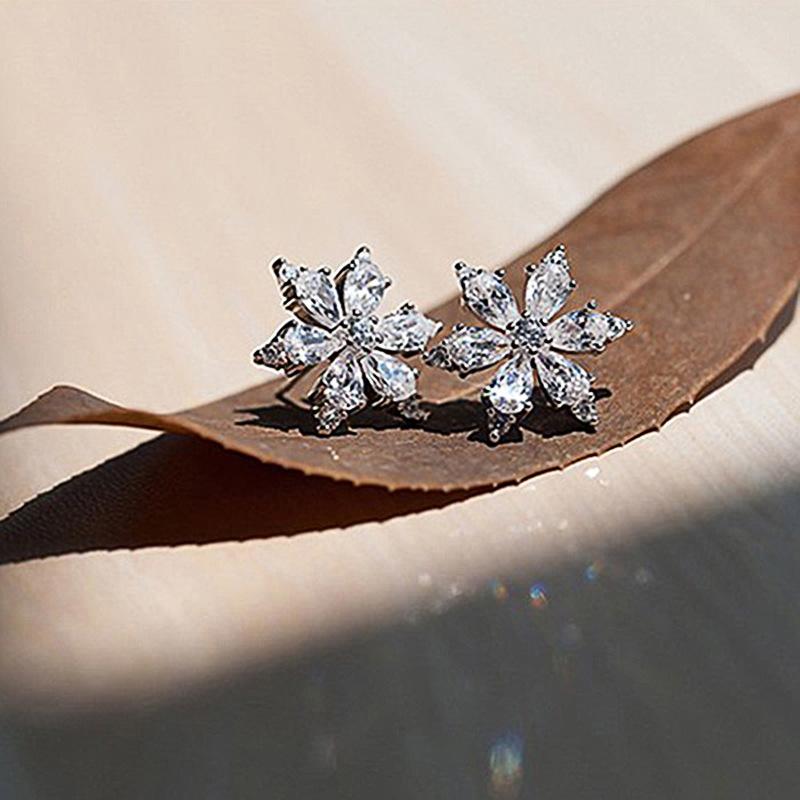 Japanese and Korean Style New Earrings, Simple Snowflake Flower Diamond-encrusted Zircon Earrings, Versatile and Thin Student Earrings