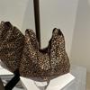Design Sense Niche Canvas Bag Women's 2025 New Large-capacity Korean Leopard Print Floral Shoulder Student Printed Women's Bag