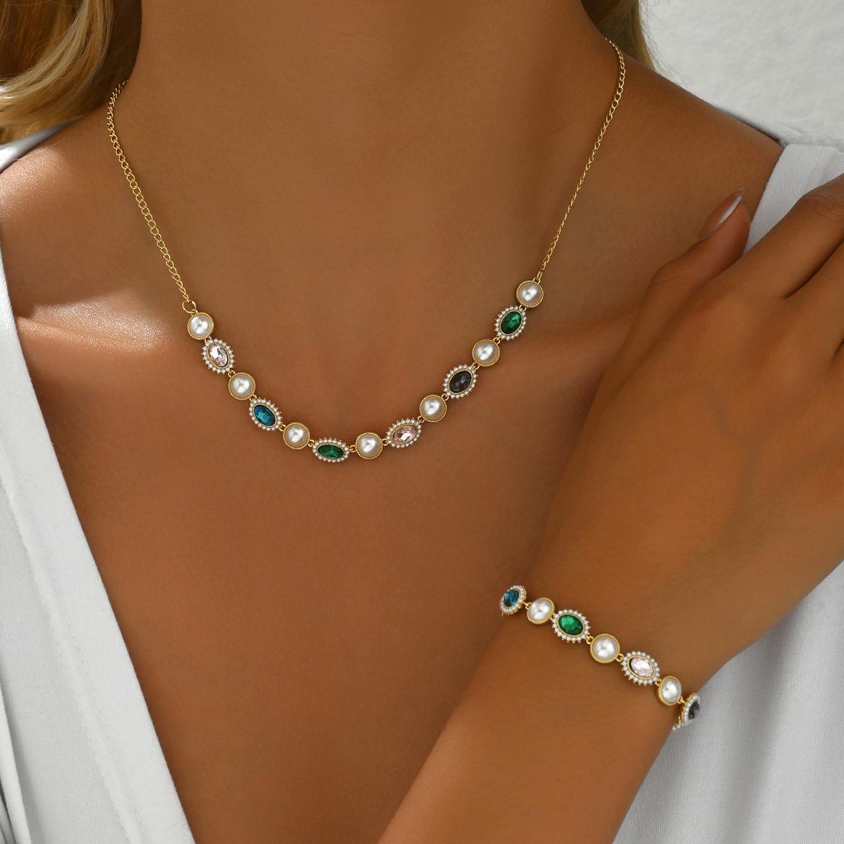 

2025 New Wind Женское жемчужное ожерелье Комплект ювелирных изделий Универсальный браслет с бриллиантами и гальваническим покрытием 18 карат Ключичная цепочка