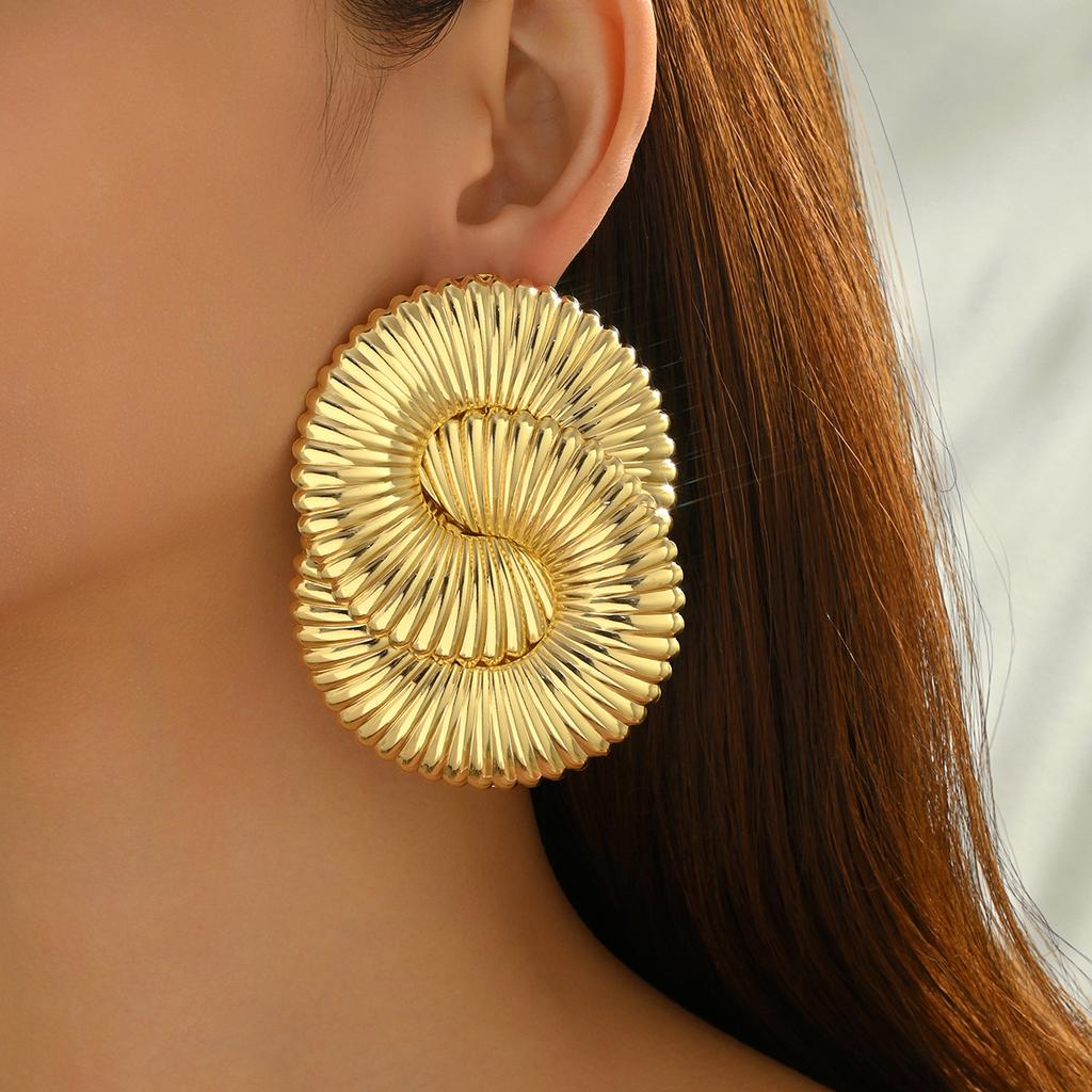 Metal style jewelry, niche exaggerated curved design earrings, versatile high-end stud earrings, women's earrings