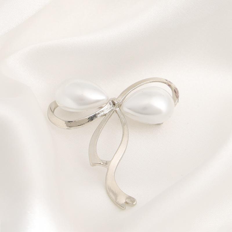 

Изящная маленькая брошь, модель-булавка, вырез, темперамент против света, корсаж, женский кардиган с бантом, фиксирует одежду, не застегивается