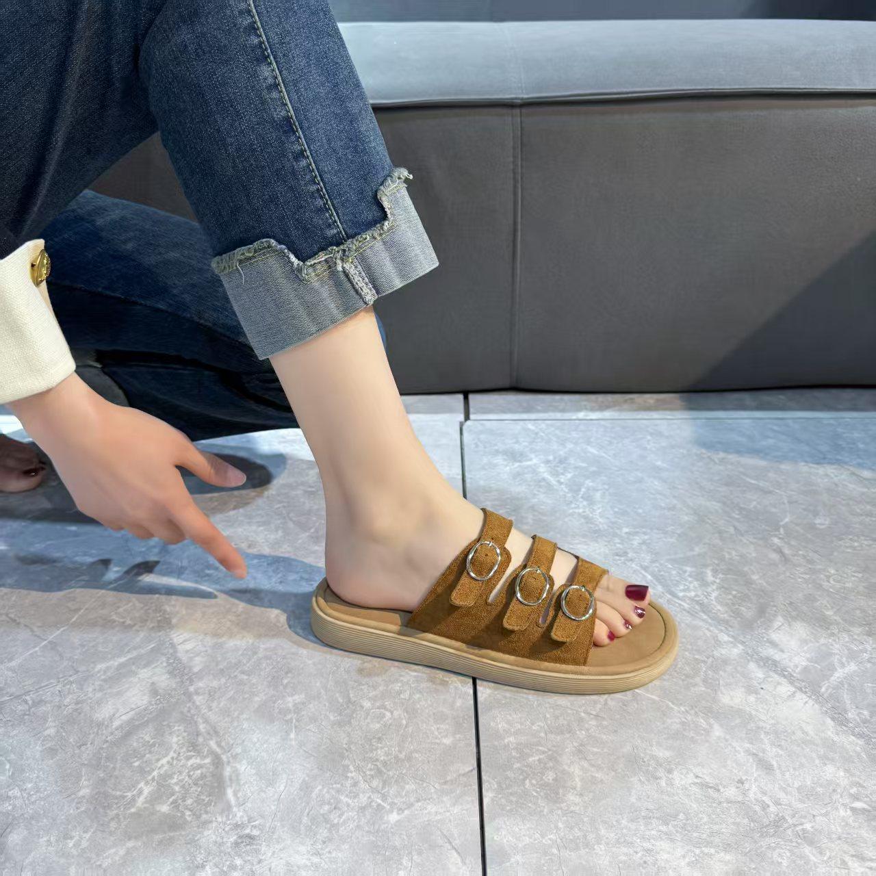 

New belt buckle summer cool slippers women s fashion thick-bottomed versatile beach cool slippers 40 малиновий