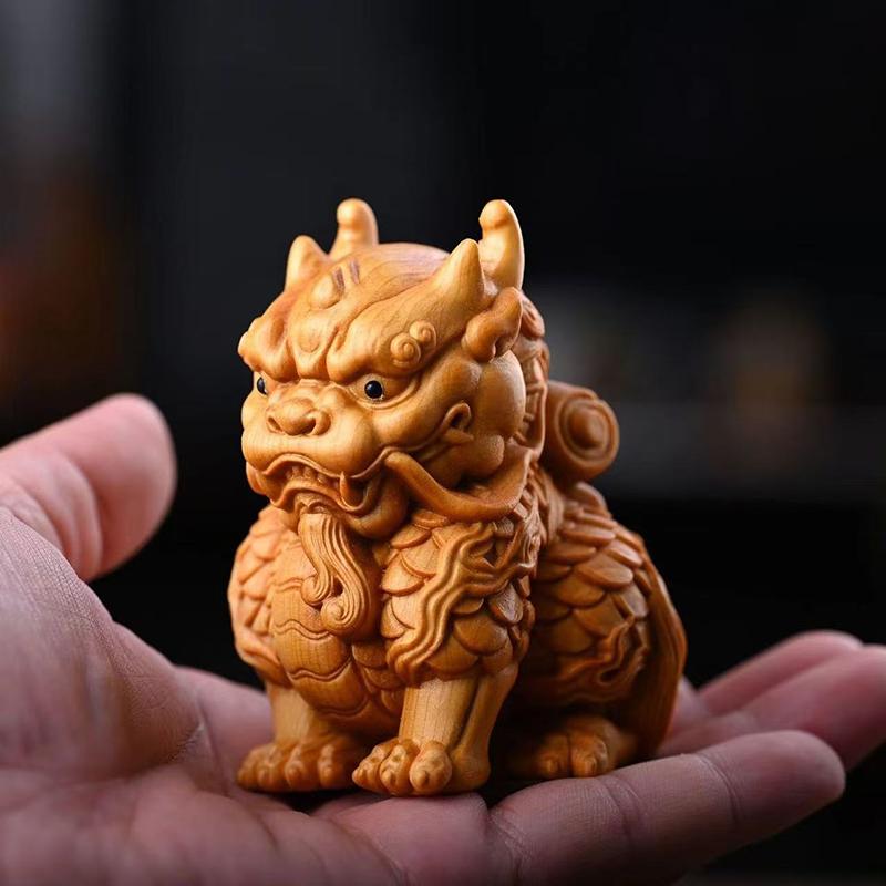 Rzeźba w drewnie Zatwierdzona przez maskotkę Qilin rzeźby figurki Rzeźba z litego drewna Urocza Dekoracja do domu pokoju biura bogactwa szczęścia Feng Shui