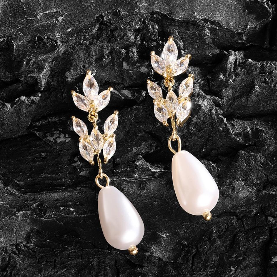 ZAKOL Classic Imitation Pearl Leaf Shaped Women's Dangle Earrings Inlaid Zircon Elegant Simple Bridal Wedding Jewelry Female