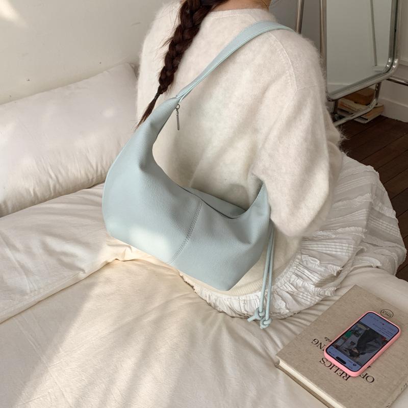 New Women Simple Hobo Bag Large Capacity Casual Shoulder Bag Fashion Comfortable and Versatile Texture Crossbody Bag Simple Tote