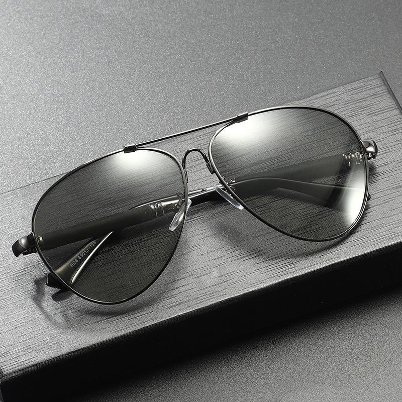 Color-Changing Sunglasses Male Driver Polarized Toad Glasses Driving Glasses Fashion Outdoor Fishing Sunglasses
