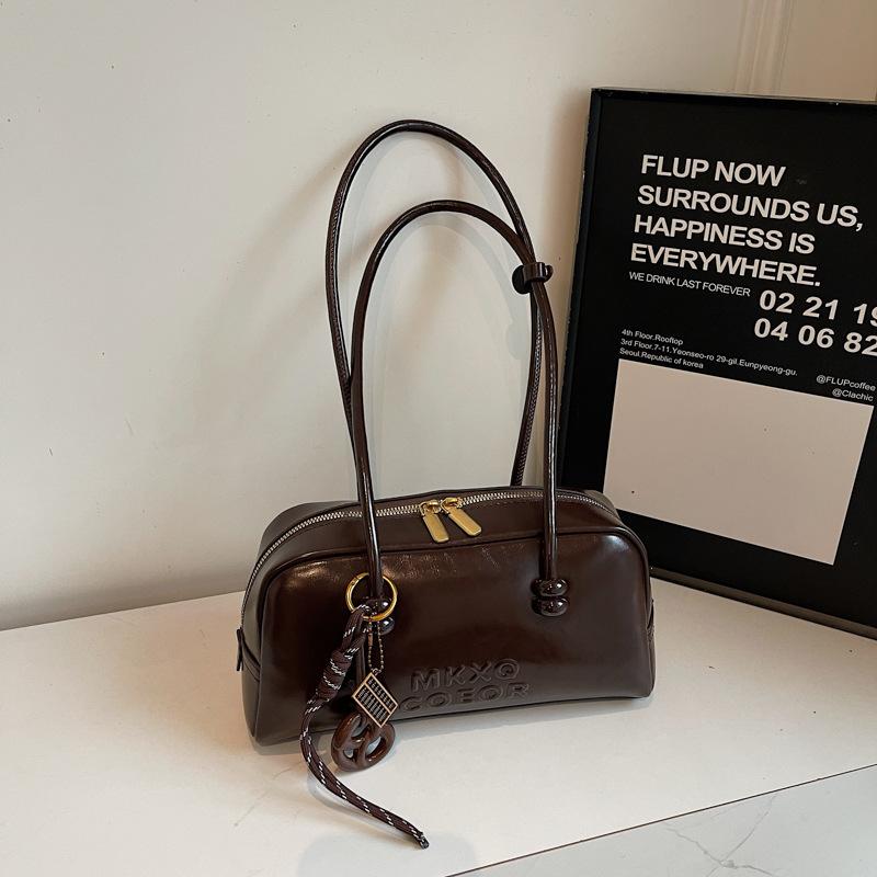 

Autumn and winter new texture fashion armpit bag niche design trend women s bag 2025 simple shoulder bag Without pendant темно-коричневого