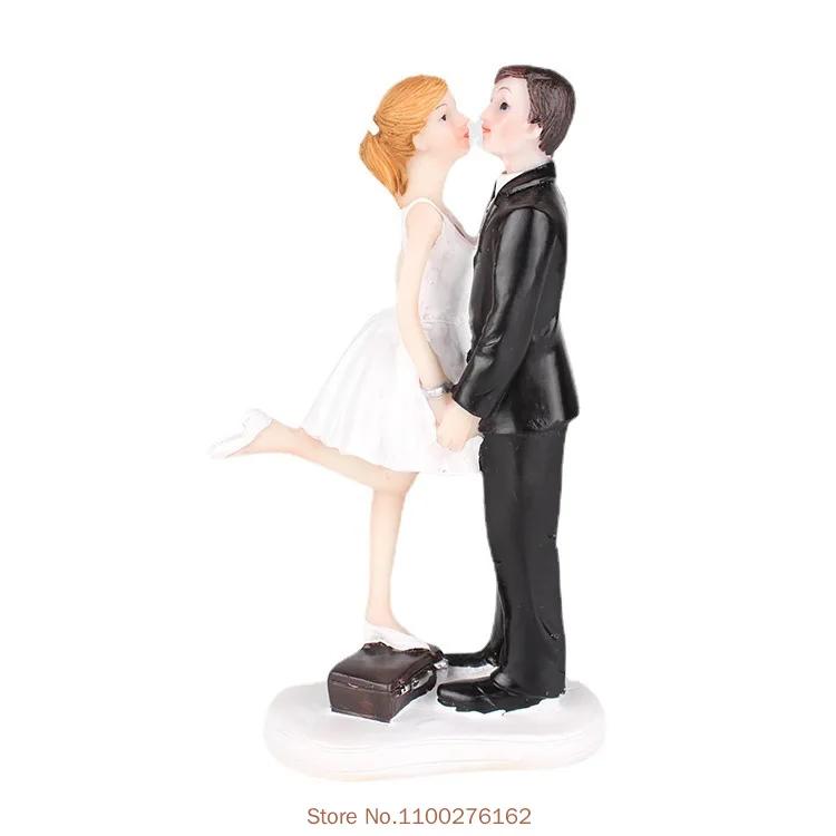 Funny Wedding Cake Toppers Dolls Romantic Bride And Groom Figurines Stand Topper Decoration Supplies Marry Resin Figurine