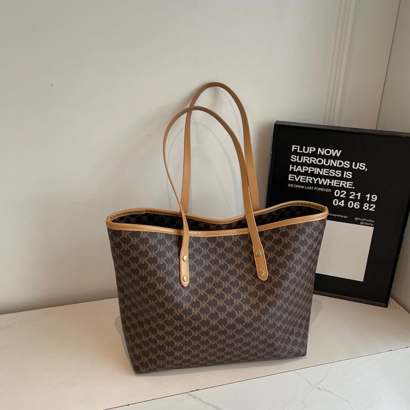 

Autumn and winter new fashion bag casual retro simple tote bag 2025 trendy personalized women s shoulder bag