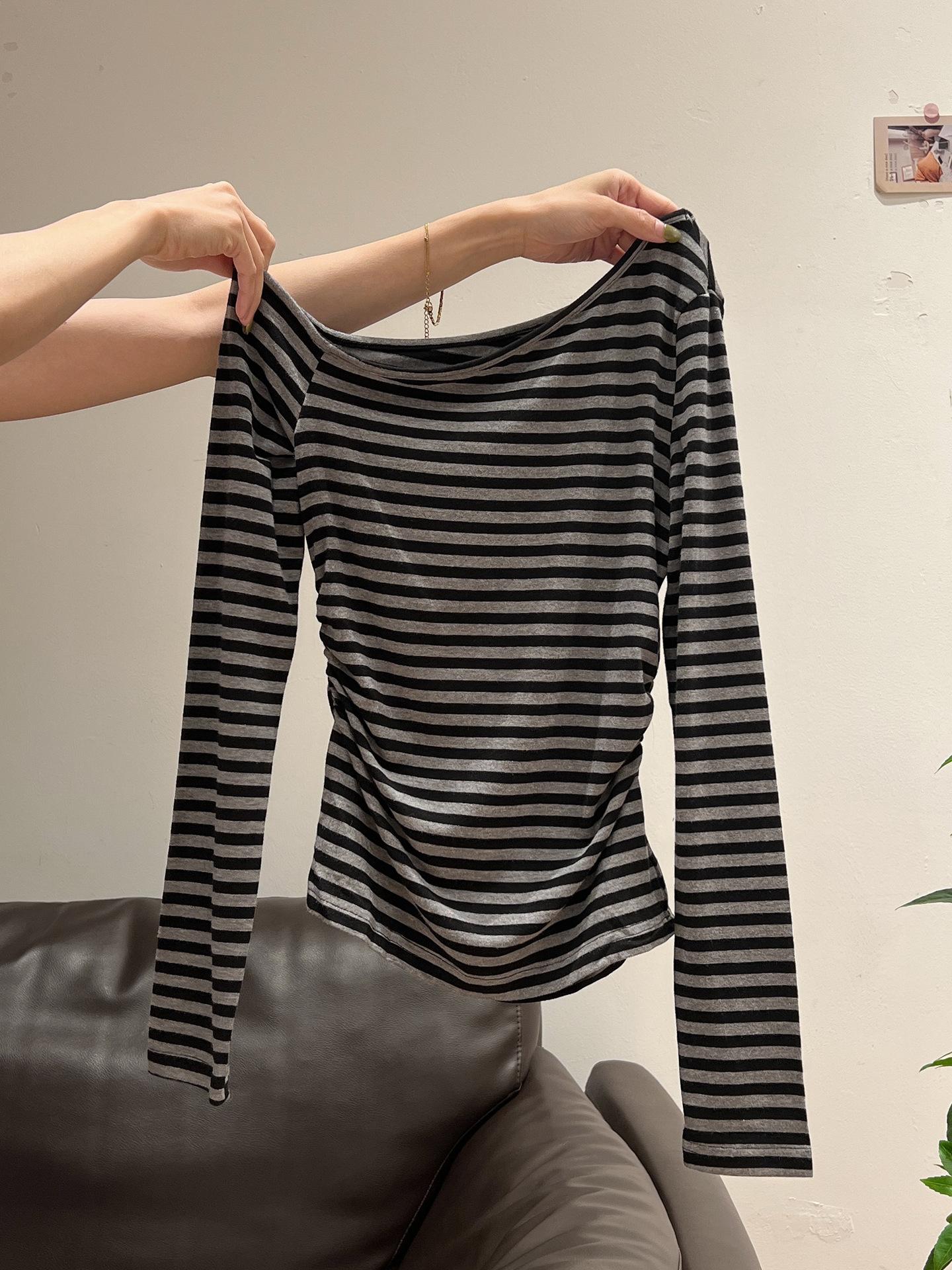 

Pure desire slanted shoulder sexy off-the-shoulder navy blue long-sleeved T-shirt women s early autumn new white pleated waist bottoming top XL