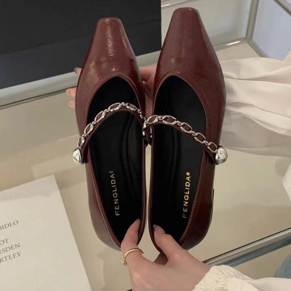 

2025 spring and autumn new French shallow mouth Mary Jane shoes retro metal chain small leather shoes pointed flat sole shoes women 39