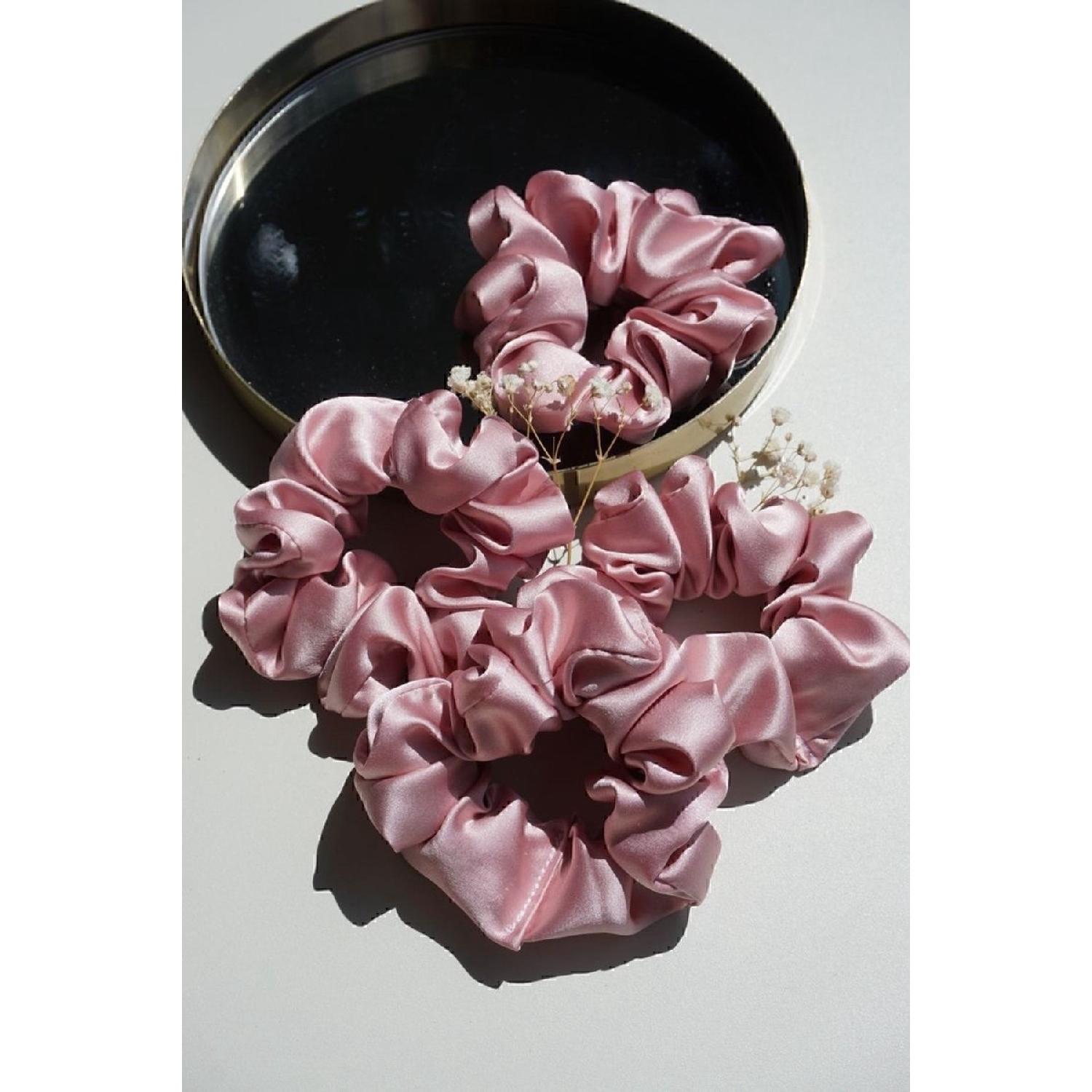 

Подарунковий набір пряжок для подружок нареченої з 10 предметів рожевий