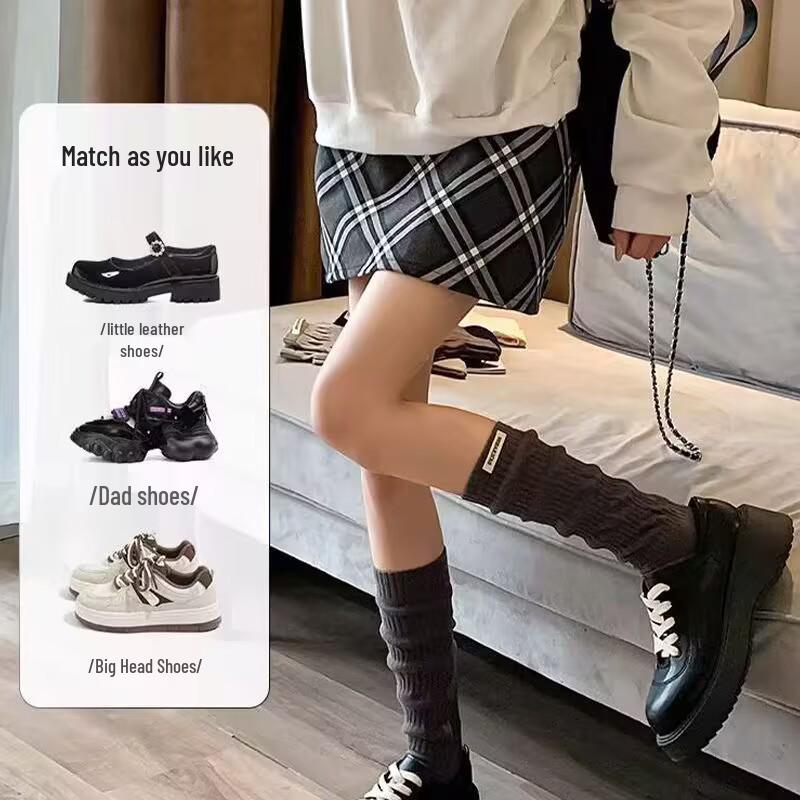 Damskie czarne skarpety frotte do połowy łydki na jesień i zimę – wszechstronne, pasujące do skórzanych butów.