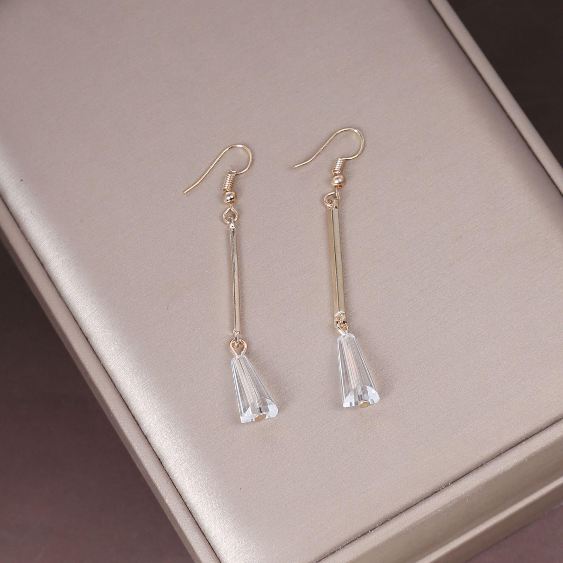 Korean Style Geometric Heart Pearl Gold Earrings for Women - Versatile Stud Accessories