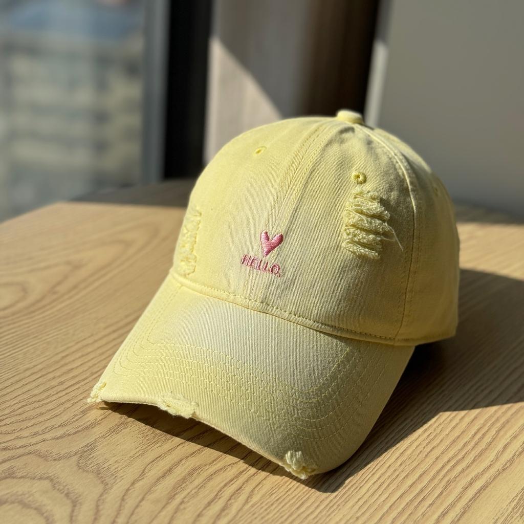 2026Matching Korean-style heart-embroidered baseball cap for couples, women's spring-summer simple versatile soft-top duckbill cap that makes the