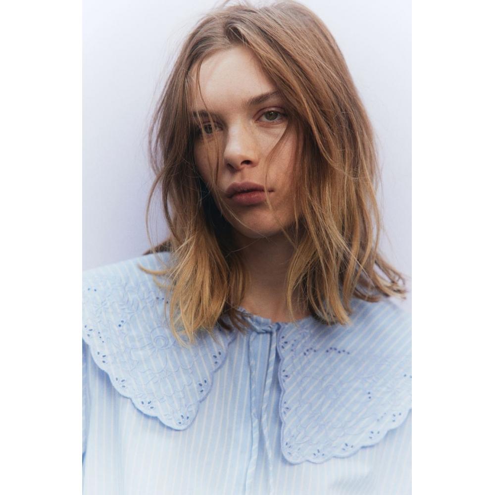 

Блузка из поплина с вышивкой «английское шитье» HM в голубую полоску