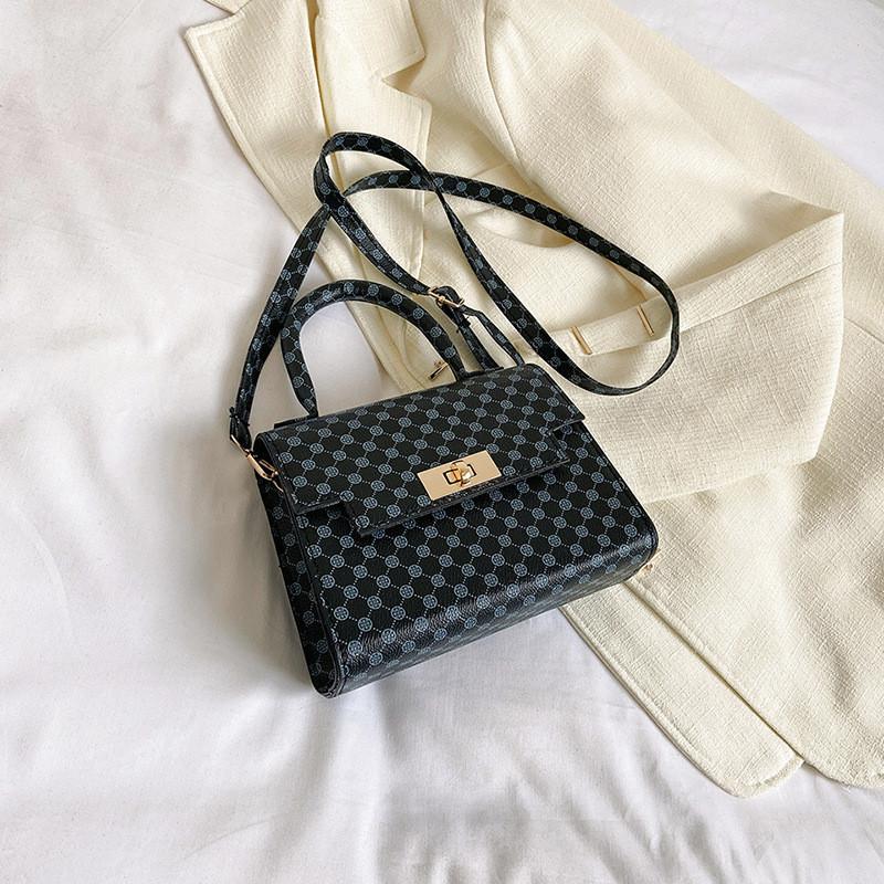 Chic Urban Minimalist Pu Small Square Bag Women s 2023 Spring Fashion Shoulder Bag Casual Commuter Crossbody Bag чёрный