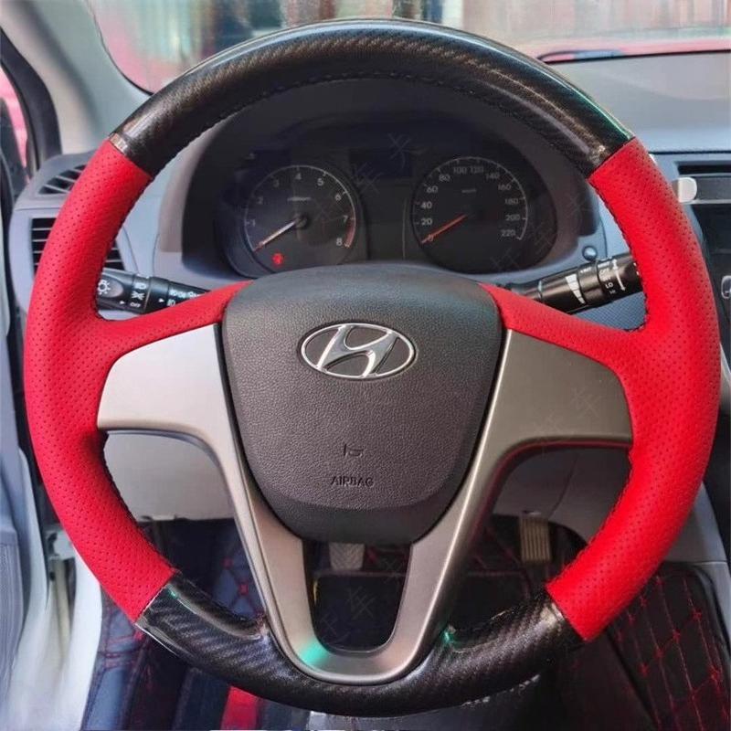 

Для Hyundai Verna 2010-2016 Solaris (Великобритания) 2010-2016 i20 2009-2015 Ручная прошивка Кожаная Накладка на Руль Автомобиля из Углеродного Волокна 1