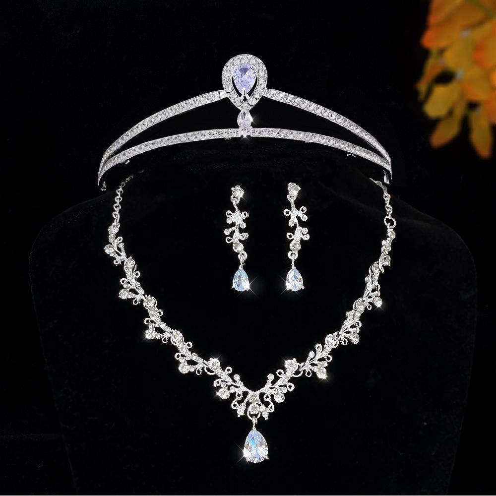 

A Three-piece Set of Bride s Crown Zircon Necklace and Earrings