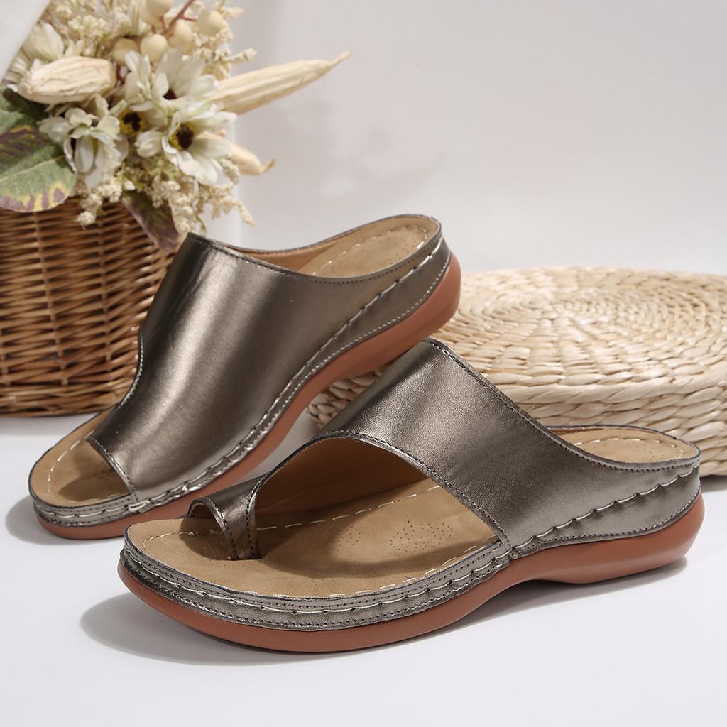 European and American Style Toe Casual Large Size Shoes Women Wear Slope Heel Flat Bottom Beach Cool Slippers Women Spot