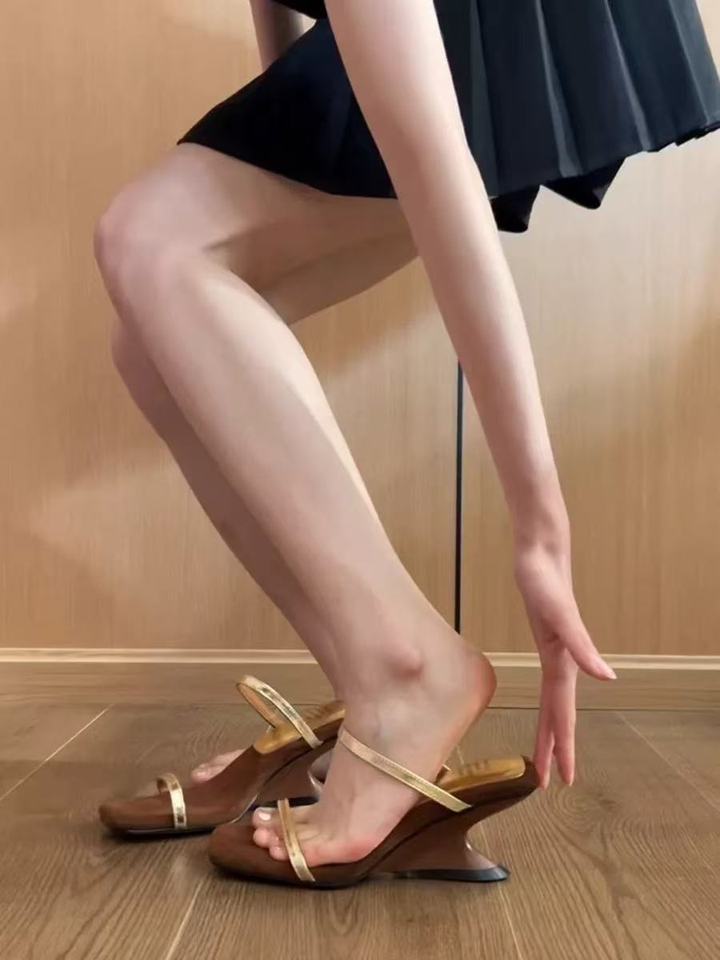 Internet Celebrity Beautiful Slope Heel High Heel Small Cool Slippers Women 2025 Summer Wear Foreign Style High Sense Gold Word with Sandals