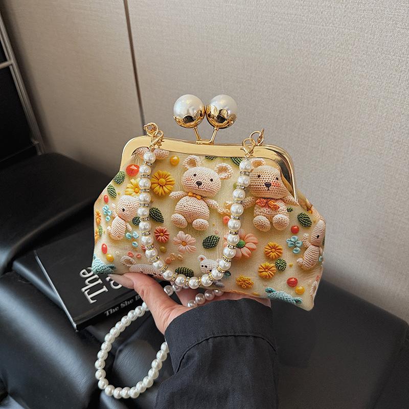 Niche Portable Small Bag Women's Summer New Pearl Chain Shoulder Bag Fashion Messenger Shell Bag