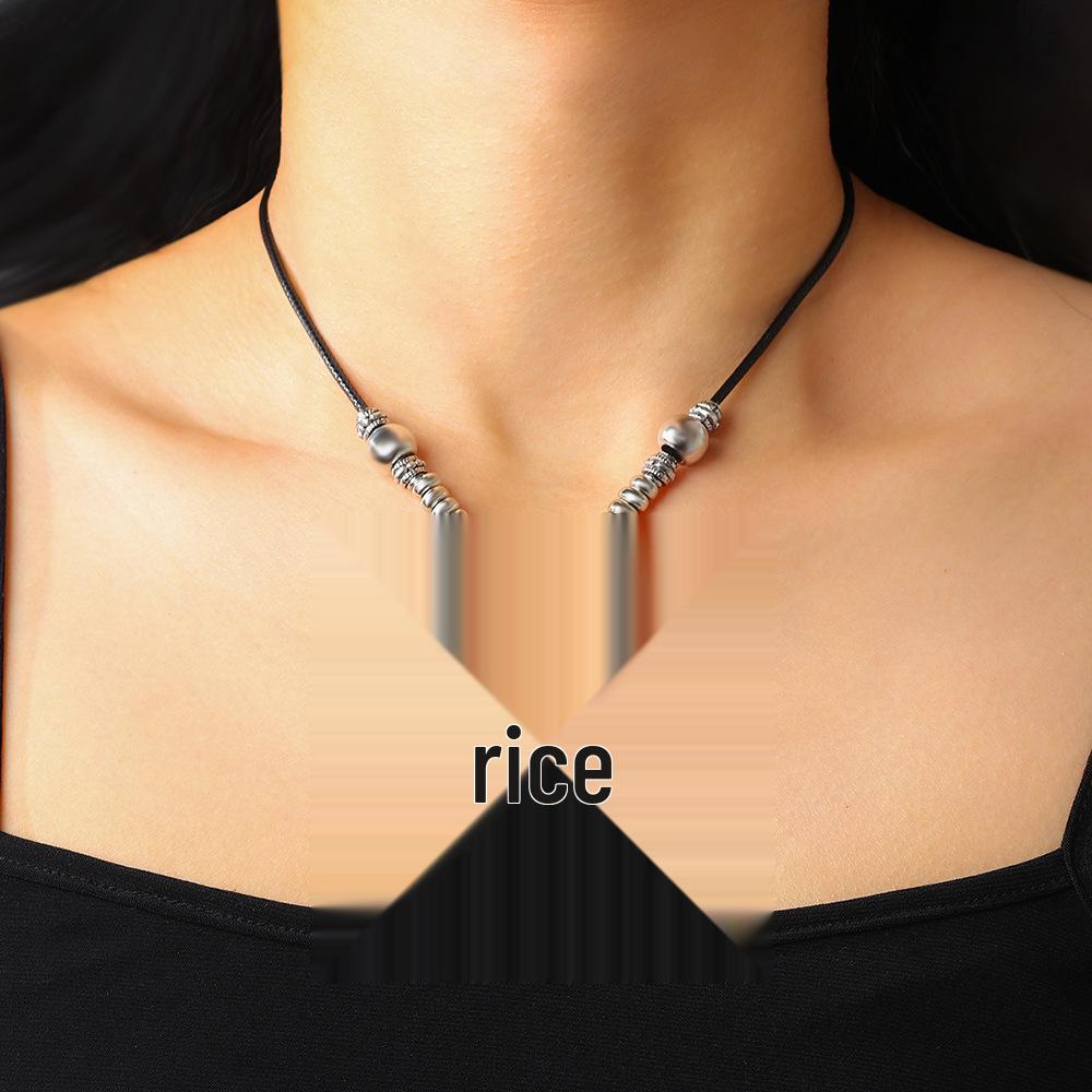

Retro Floral Pendant Necklace: European-American Style with Leather Rope Design for Women