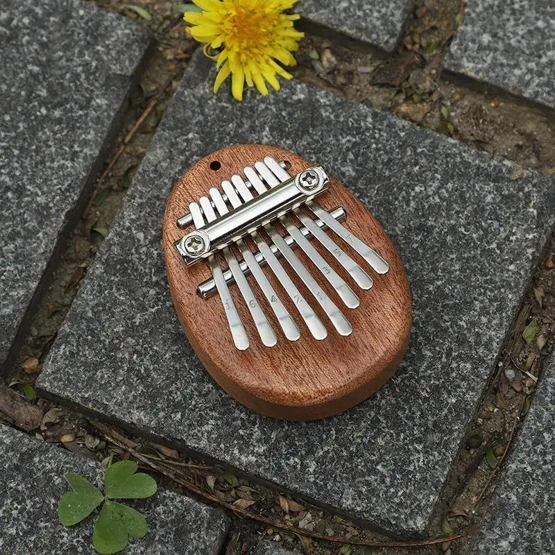 8 tasti Mini Kalimba in legno di alta qualità Squisito dito pollice pianoforte Marimba musicale buon accessorio ciondolo regalo