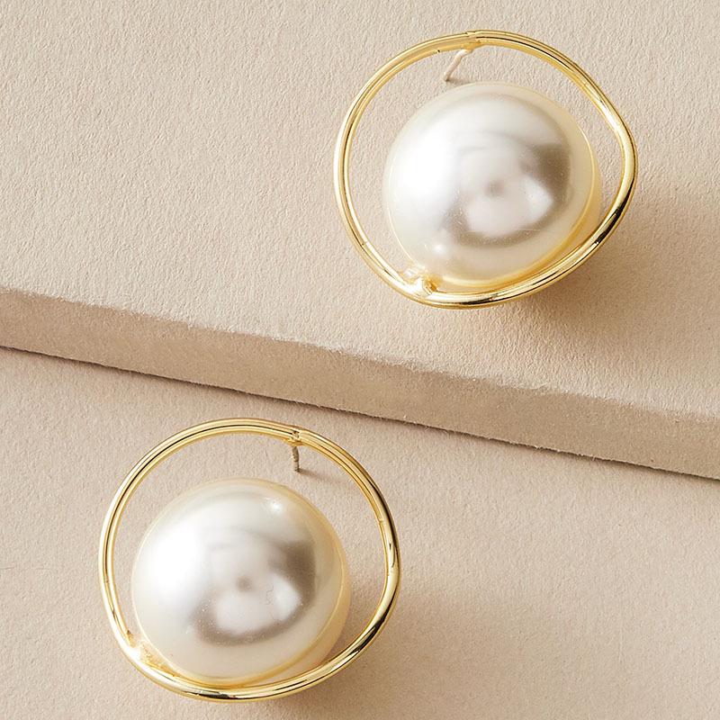 European Street Style Women's Trendy Stud Earrings - Versatile, Simple, and Popular Internet Celebrity Drops