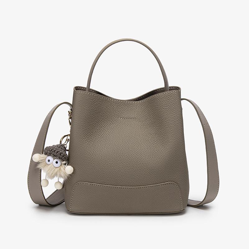 New fashion messenger bag high sense versatile portable bucket bag 2025 new popular retro bag women