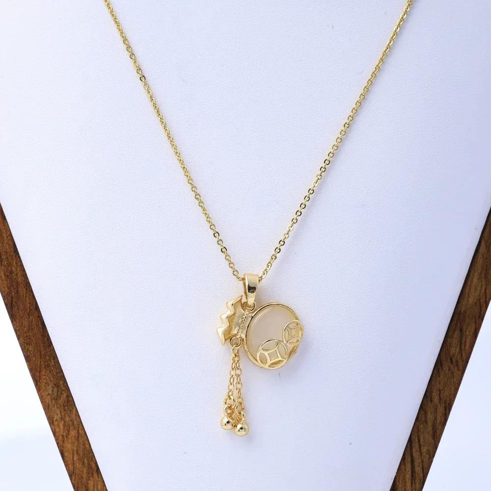 Japanese and Korean light luxury double-sided four-leaf clover titanium steel necklace, women's niche sense of luxury, versatile