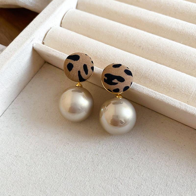 Retro Hong Kong Style Silver Needle Leopard Print Circle Earrings Light Luxury High-end Temperament Earrings Niche Earrings Women