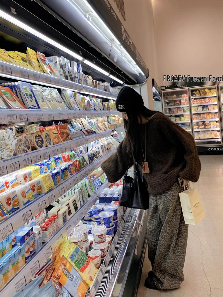 Dámský korejský svetr s odhalenými rameny a lucernovými rukávy - Měkký, přilnavý úplet, Volný střih, Zeštíhlující, Nadměrná velikost, Podzimní/zimní kolekce