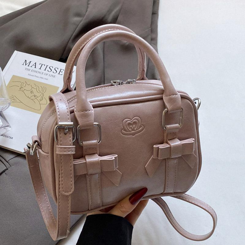 Popular Korean version of sweet and cool style high-end portable Boston bag women's versatile fashion niche design messenger bag