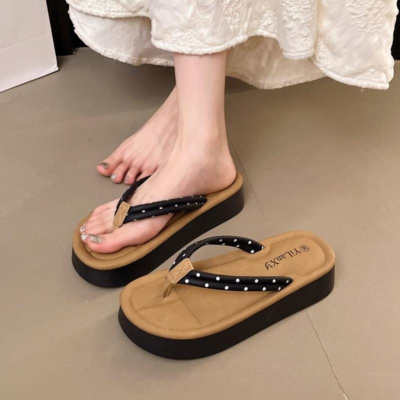 Flat flip-flops shoes for women's summer wear new fashion polka dots seaside vacation pinch feet beach cool slippers