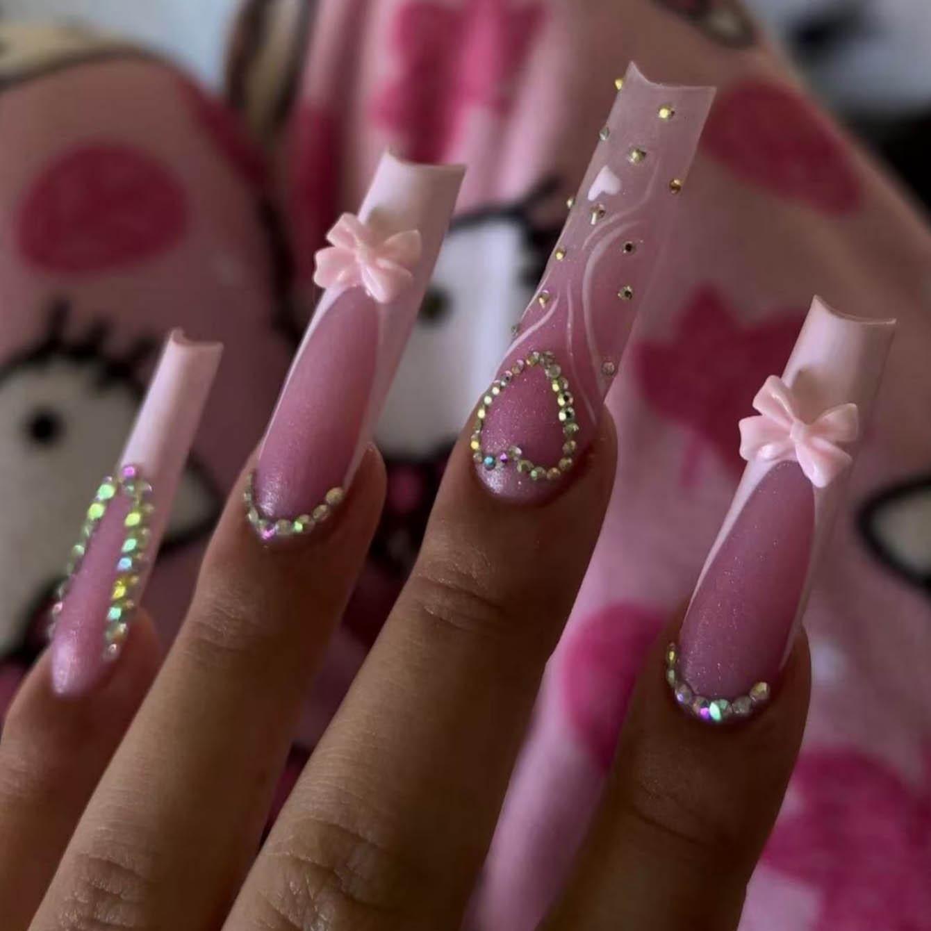 

Стильные длинные накладные ногти с бантиком и стразами - набор из 24 штук