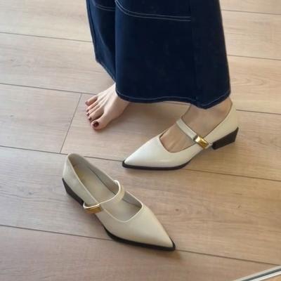 Mode Retro Vackra Pumps Lågklackade Spetsiga Damskor Enkla Skor Grund Mun Metallspänne Pumps Bankett Tjock Klack Arbetsskor