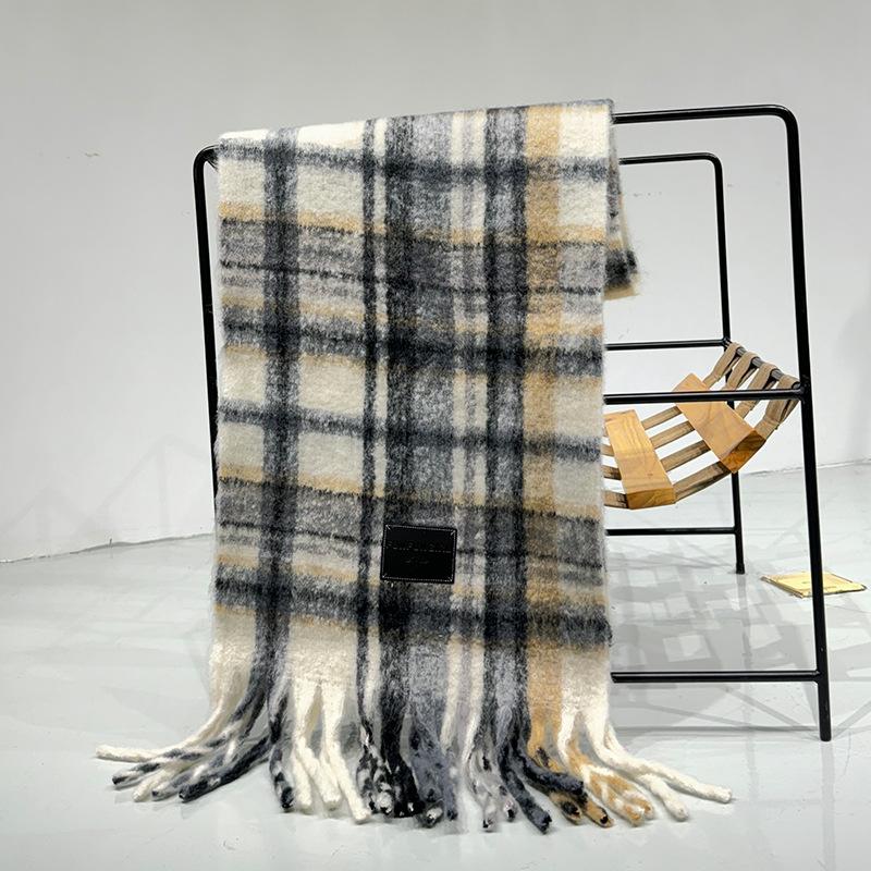 

New plaid contrasting color scarf women s autumn and winter high sense thickened warm scarf fashionable versatile fringed shawl scarf 44 * 200Cm (with beard)