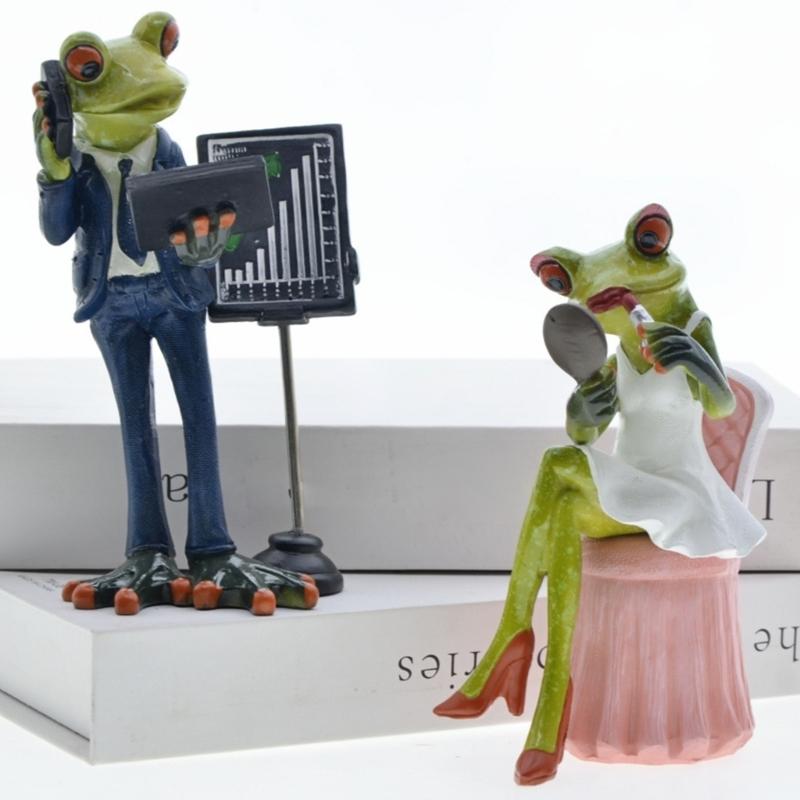 Elegant Treefrog Lover Sculpture Resin Desk Ornament For Living Room Bedroom Decoration And Anniversary Present